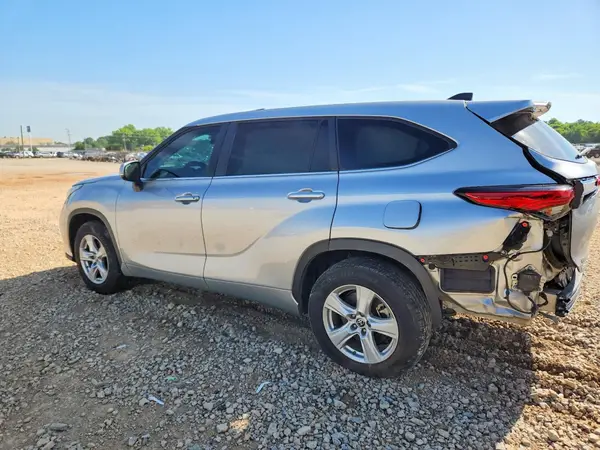 5TDKDRAH5PS047439 2023 TOYOTA HIGHLANDER - Image 2