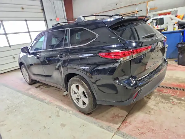 5TDKDRAH5PS047893 2023 TOYOTA HIGHLANDER - Image 2
