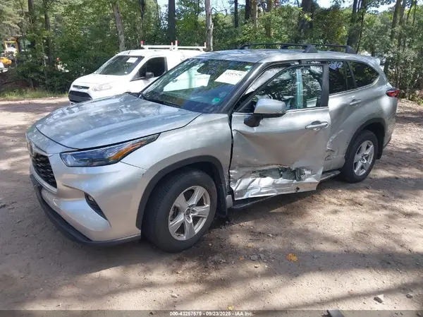 5TDKDRAH5PS500085 2023 TOYOTA HIGHLANDER - Image 2