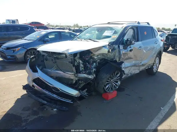5TDKDRAH5PS506100 2023 TOYOTA HIGHLANDER - Image 2