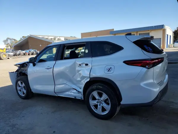 5TDKDRAH5PS510275 2023 TOYOTA HIGHLANDER - Image 2