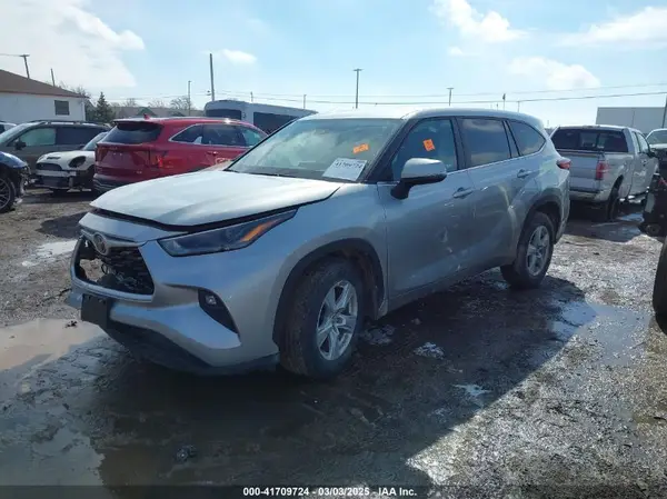 5TDKDRAH5PS514469 2023 TOYOTA HIGHLANDER - Image 2