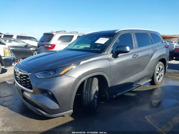 5TDKDRAH5PS516576 2023 TOYOTA HIGHLANDER - Image 2