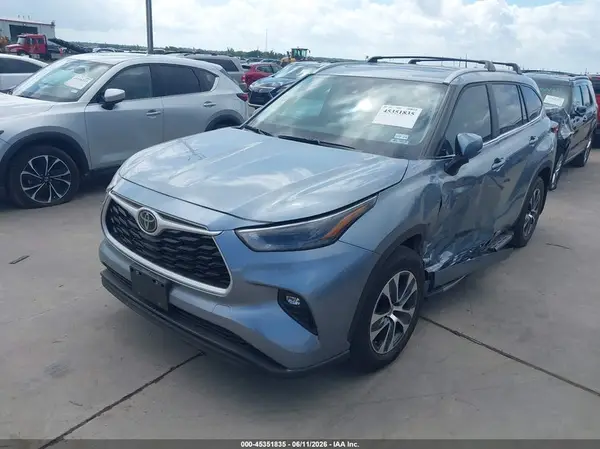 5TDKDRAH5PS517159 2023 TOYOTA HIGHLANDER - Image 2