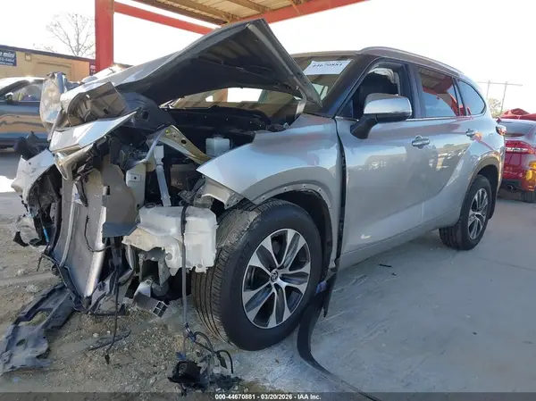 5TDKDRAH5PS517629 2023 TOYOTA HIGHLANDER - Image 2
