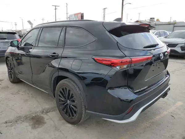 5TDKDRAH5PS520675 2023 TOYOTA HIGHLANDER - Image 2