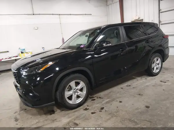 5TDKDRAH5PS523124 2023 TOYOTA HIGHLANDER - Image 2