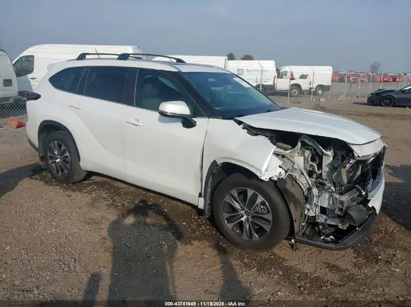 5TDKDRAH5RS052661 2024 TOYOTA HIGHLANDER - Image 1