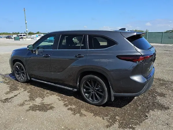 5TDKDRAH5RS527838 2024 TOYOTA HIGHLANDER - Image 2