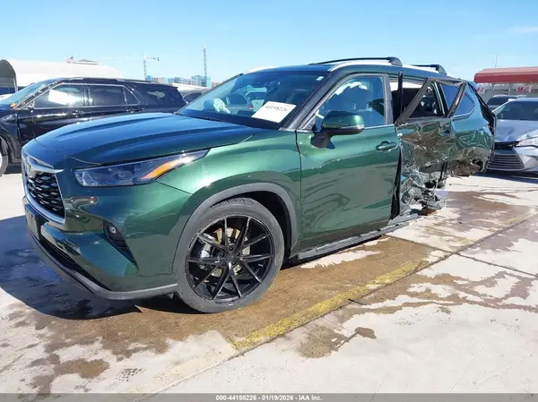 5TDKDRAH5RS529119 2024 TOYOTA HIGHLANDER - Image 2