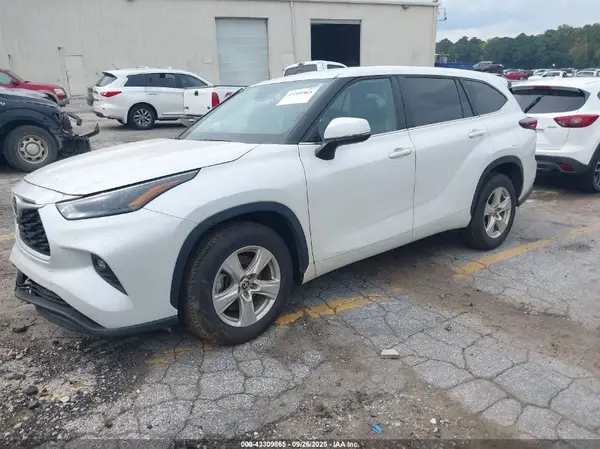 5TDKDRAH5RS533493 2024 TOYOTA HIGHLANDER - Image 2