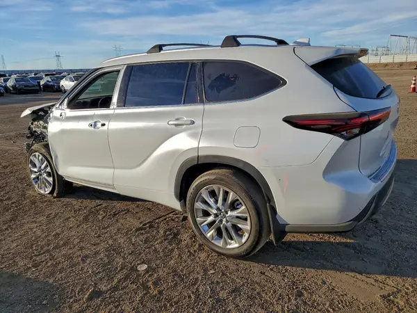 5TDKDRAH5RS534305 2024 TOYOTA HIGHLANDER - Image 2