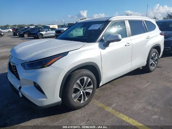 5TDKDRAH5RS534398 2024 TOYOTA HIGHLANDER - Image 2