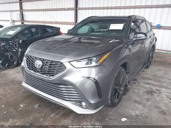 5TDKDRAH5RS546826 2024 TOYOTA HIGHLANDER - Image 2