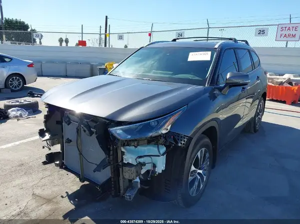 5TDKDRAH5SS553880 2025 TOYOTA HIGHLANDER - Image 2