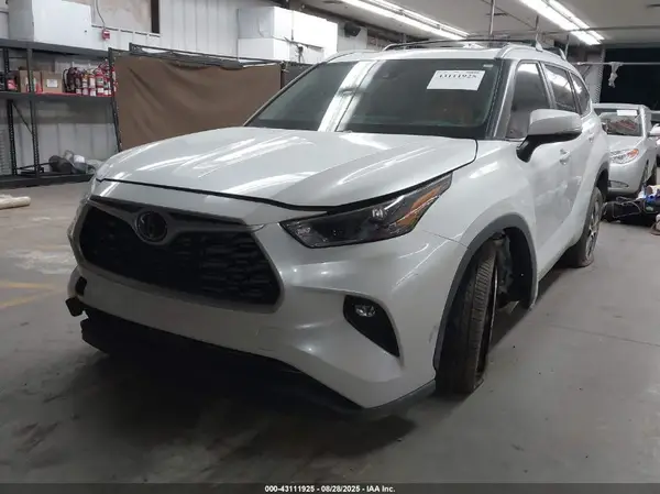 5TDKDRAH6PS003112 2023 TOYOTA HIGHLANDER - Image 2