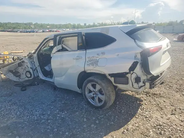 5TDKDRAH6PS007404 2023 TOYOTA HIGHLANDER - Image 2