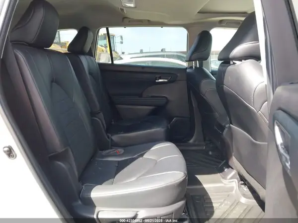 5TDKDRAH6PS007743 2023 TOYOTA HIGHLANDER - Image 8
