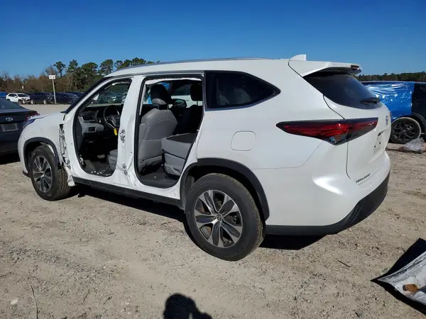 5TDKDRAH6PS008522 2023 TOYOTA HIGHLANDER - Image 2