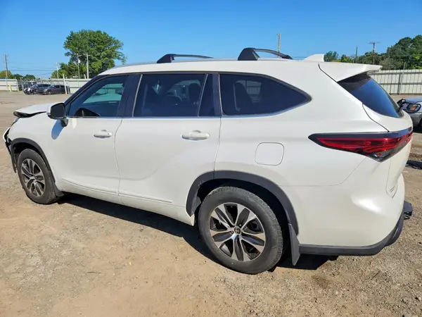 5TDKDRAH6PS011257 2023 TOYOTA HIGHLANDER - Image 2