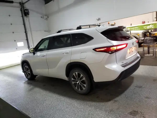 5TDKDRAH6PS012571 2023 TOYOTA HIGHLANDER - Image 2