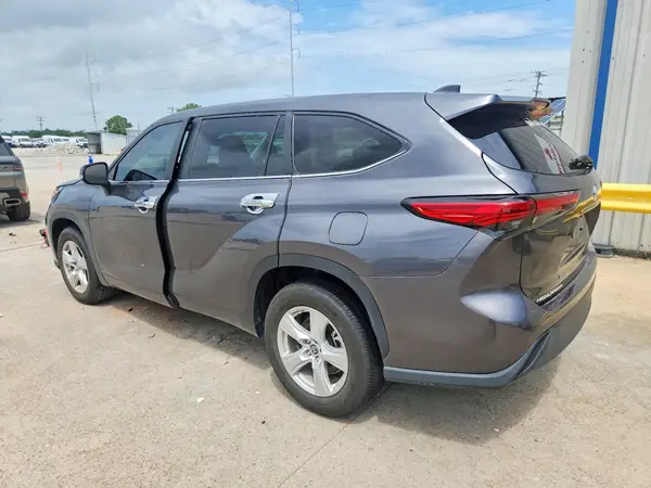 5TDKDRAH6PS013865 2023 TOYOTA HIGHLANDER - Image 2