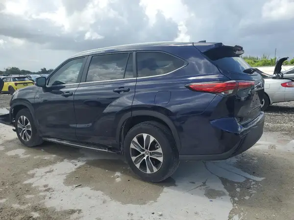 5TDKDRAH6PS014028 2023 TOYOTA HIGHLANDER - Image 2