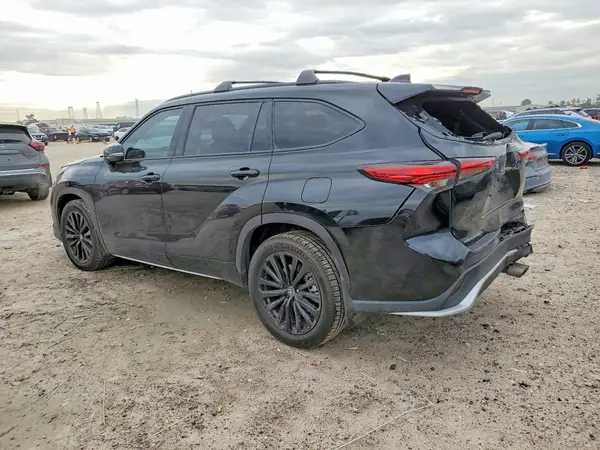 5TDKDRAH6PS016328 2023 TOYOTA HIGHLANDER - Image 2