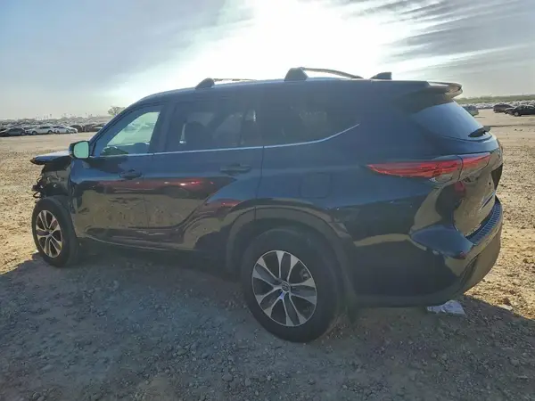 5TDKDRAH6PS017172 2023 TOYOTA HIGHLANDER - Image 2