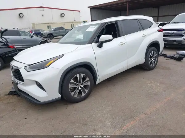 5TDKDRAH6PS022291 2023 TOYOTA HIGHLANDER - Image 2