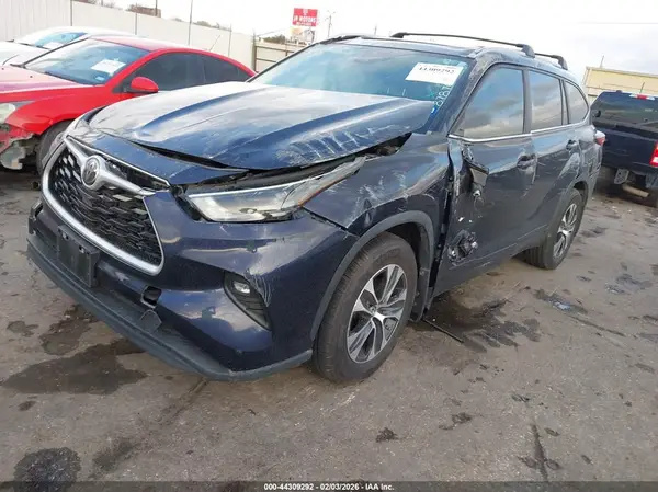 5TDKDRAH6PS023845 2023 TOYOTA HIGHLANDER - Image 2