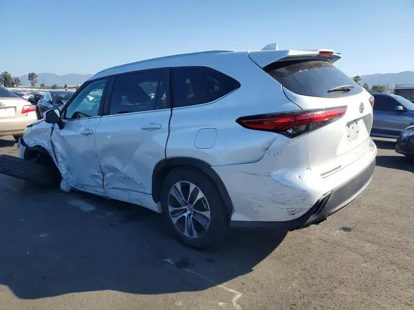 5TDKDRAH6PS024820 2023 TOYOTA HIGHLANDER - Image 2