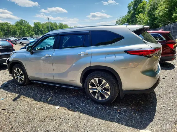 5TDKDRAH6PS028222 2023 TOYOTA HIGHLANDER - Image 2