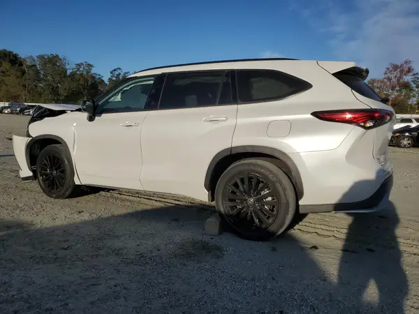 5TDKDRAH6PS028494 2023 TOYOTA HIGHLANDER - Image 2