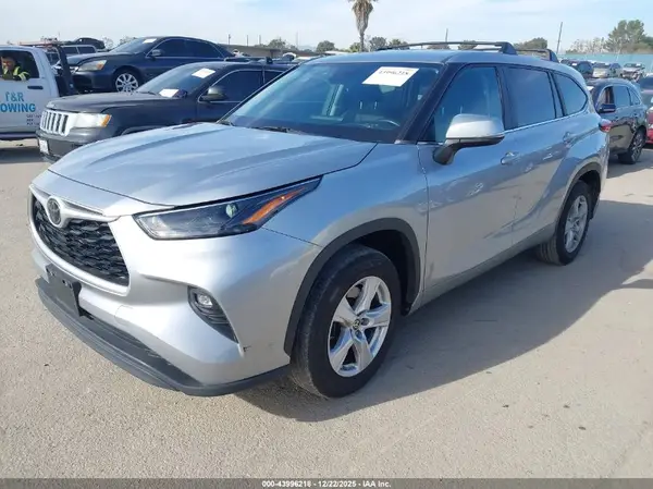 5TDKDRAH6PS030844 2023 TOYOTA HIGHLANDER - Image 2