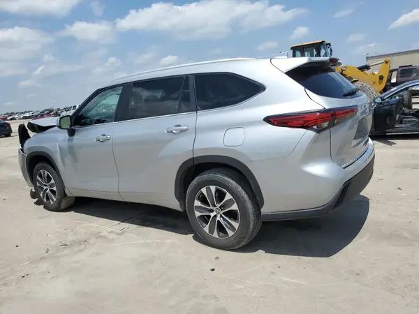 5TDKDRAH6PS030892 2023 TOYOTA HIGHLANDER - Image 2