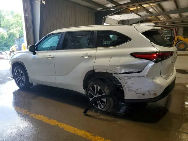 5TDKDRAH6PS035705 2023 TOYOTA HIGHLANDER - Image 2