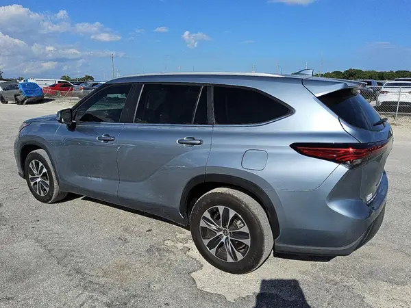 5TDKDRAH6PS040340 2023 TOYOTA HIGHLANDER - Image 2