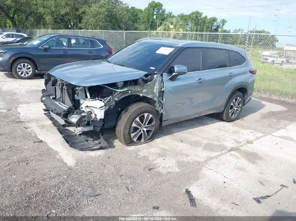 5TDKDRAH6PS041665 2023 TOYOTA HIGHLANDER - Image 2