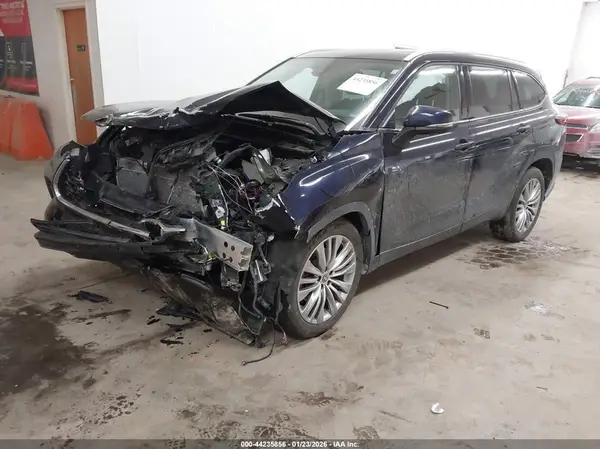 5TDKDRAH6PS043660 2023 TOYOTA HIGHLANDER - Image 2