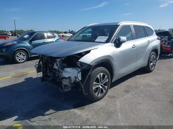 5TDKDRAH6PS045957 2023 TOYOTA HIGHLANDER - Image 2