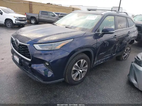 5TDKDRAH6PS504565 2023 TOYOTA HIGHLANDER - Image 2