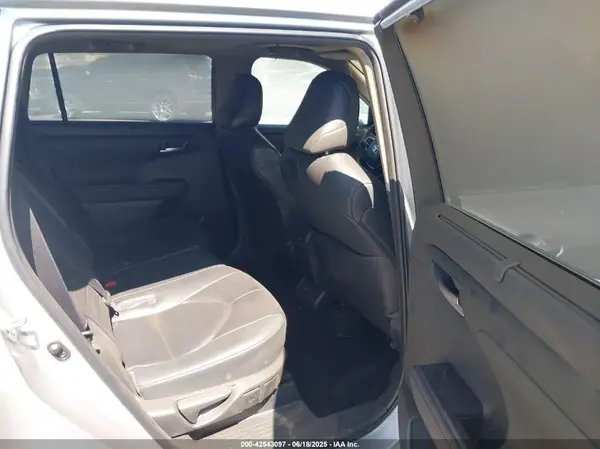 5TDKDRAH6PS504758 2023 TOYOTA HIGHLANDER - Image 8
