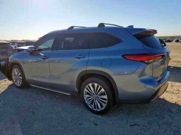 5TDKDRAH6PS510527 2023 TOYOTA HIGHLANDER - Image 2
