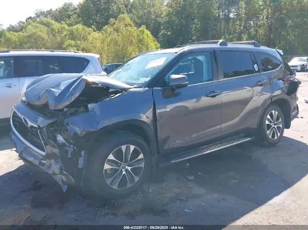 5TDKDRAH6PS511404 2023 TOYOTA HIGHLANDER - Image 2