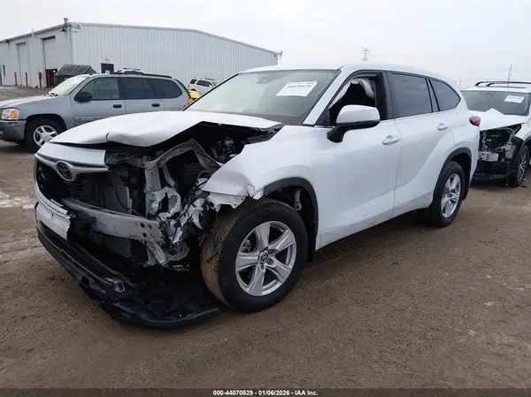 5TDKDRAH6PS512780 2023 TOYOTA HIGHLANDER - Image 2