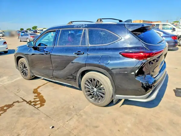 5TDKDRAH6PS513797 2023 TOYOTA HIGHLANDER - Image 2