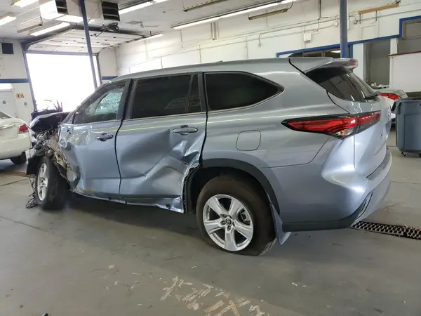5TDKDRAH6PS514013 2023 TOYOTA HIGHLANDER - Image 2