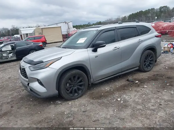 5TDKDRAH6PS518868 2023 TOYOTA HIGHLANDER - Image 2