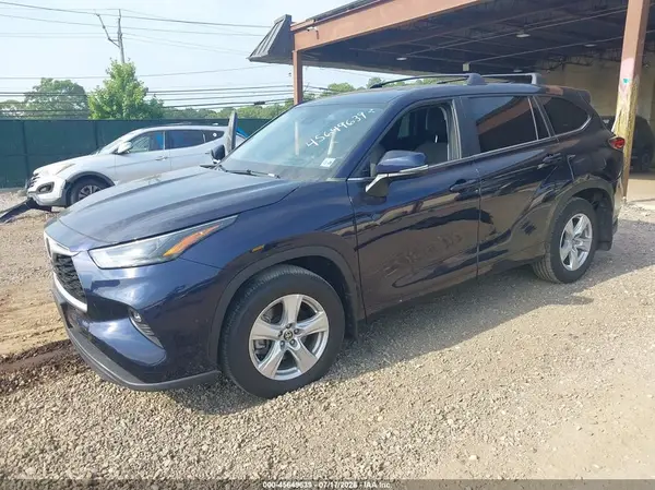 5TDKDRAH6PS526775 2023 TOYOTA HIGHLANDER - Image 2